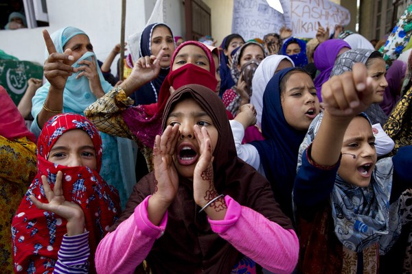 Hasil keputusan Mahkamah Agung dikatakan mengecewakan umat Islam, yang terdiri dari sekitar 14% dari 1,3 miliar penduduk India yang mayoritas Hindu. AP Photo/Dar Yasin Hasil keputusan Mahkamah Agung dikatakan mengecewakan umat Islam, yang terdiri dari sekitar 14% dari 1,3 miliar penduduk India yang mayoritas Hindu. AP Photo/Dar Yasin