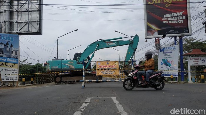 jembatan lembu peteng ditutup
