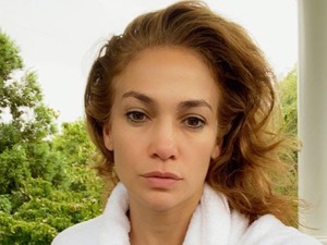Rajin Skincare-an, Begini Kulit Glowing Jennifer Lopez Tanpa Makeup