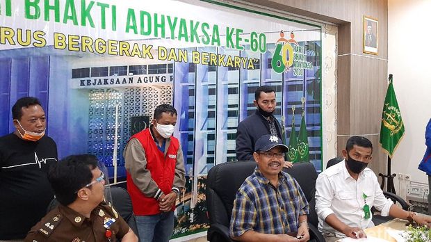 Jumpa pers penangkapan buronan kasus korupsi Pertamina di Kejari Cilacap, Selasa (4/8/2020).