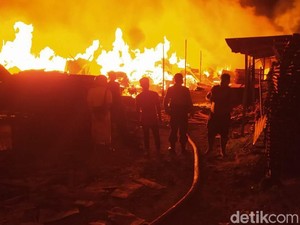 Gudang Kayu di Kediri Ludes Terbakar, Kerugian Rp 1,5 Miliar
