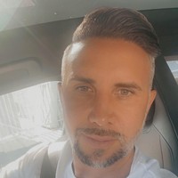 Sebuah perusahaan film porno kemudian menawarinya untuk menjadi aktor. Ia kemudian dikontrak oleh perusahaan film dewasa yang lebih besar yakni Brazzers.  Foto: dok. Instagram