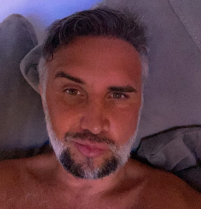 Rumah produksi Brazzers yang membuat film-film sensual memutuskan untuk mengasuransikan alat vital sang aktor. Tampaknya, rumah produksi tersebut menilai Keiran adalah asetnya yang perlu dijaga baik-baik.  Foto: Instagram