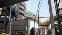  Jepang sendiri terkenal sangat efisien soal pemanfaatan lahan. Tak heran jika banyak jalan layang tinggi yang dibangun pemerintah setempat. Istimewa/Dok. Forbes/Geoffrey Morrison.