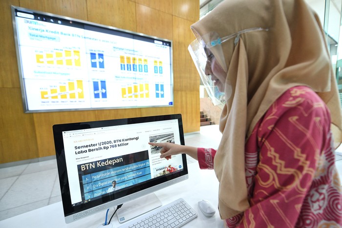 Di tengah pandemi, Bank BTN terus mencatatkan kinerja positif Per Juni 2020. Saham emiten bersandi BBTN pun ikut terkerek naik.