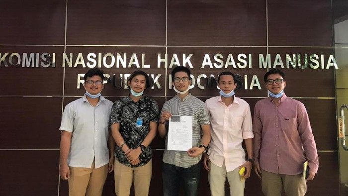 Mahasiswa Unnes mengadukan Mendikbud Nadiem Makarim ke Komnas HAM.