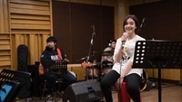 Ini merupakan salah satu foto dari proses latihan menjelang konsernya. Foto: Trinity Optima Production/Nadela Putri/Okky Triansyah