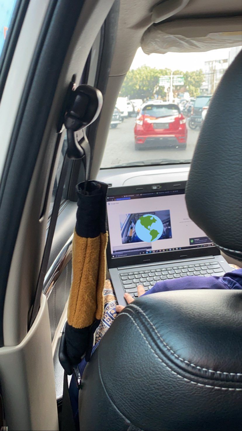 Momen kocak emak-emak meeting virtual