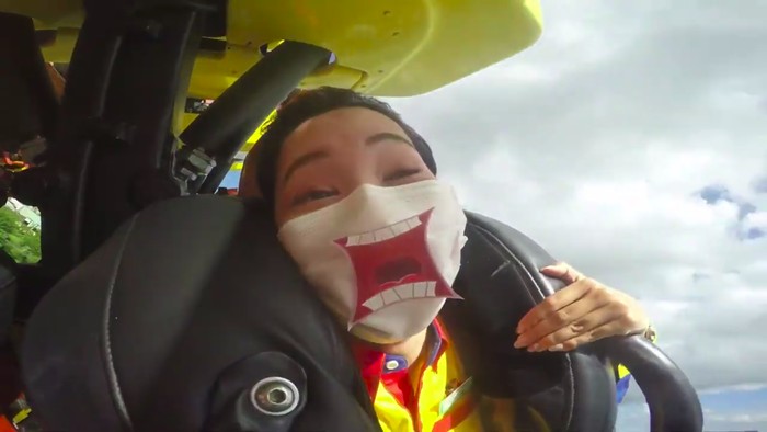 Naik Roller Coaster Tak Boleh Teriak, Jepang Bikin Masker Ekspresif