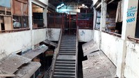 Seluruh pintu masuk ke Pasar Sunggingan ditutup.