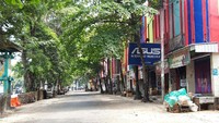 Suasana di sekitar pasar tampak sepi. Tak terlihat lalu lalang pengunjung di pasar tradisional terbesar di Boyolali tersebut.