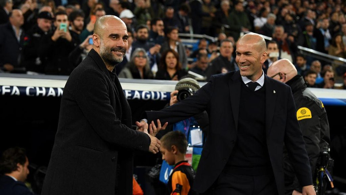 Pep Guardiola melempar pujian ke Zinedine Zidane jelang duel Man City vs Madrid. (Foto: Getty Images/David Ramos)
