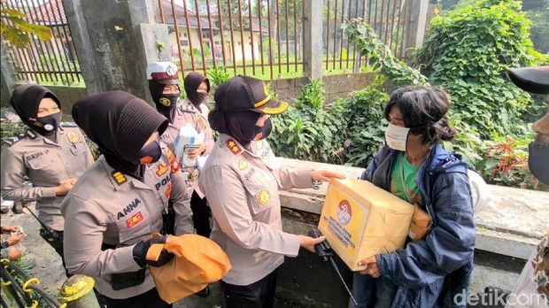 Pria Penunggu Bak Sampah di Sukabumi
