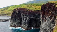 Secara teknis, kunjungan ke pulau tersebut tak ubahnya dengan adegan di sebuah film scifi atau thriller. Namun, Pulau Miyakejima juga diberkahi dengan alam yang begitu indah (tokyoislands.jp)