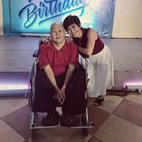 Dalam postingan itu, Richie juga menceritakan bahwa tidak mudah baginya mengungkapkan kebenaran kepada semua orang. Mengingat sejak duduk di bangku sekolah dasar banyak yang mengejek dan mengatakan bahwa ayahnya berbeda. Bahkan Richie mengaku pernah disebut sebagai orang yang tidak normal. Tapi walaupun demikian, ayahnya itu tetap sabar dan selalu menerimanya. Foto: dok. Richie Anne Castillo