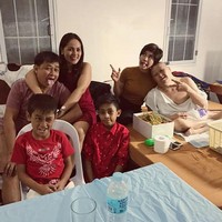 Ayah, kamu adalah orang terkuat dan terberani yang saya kenal. Hampir selama seluruh hidupmu, kamu sudah membiarkan dokter untuk memasukkan jarum ke dalam tubuhmu, operasi di sana-sini, seumur hidup melakukan dialisis, dan daftar panjang pantangan. Tapi kamu jarang mengeluh, tambah Richie seperti dikutip dari Bored Panda. Foto: dok. Richie Anne Castillo