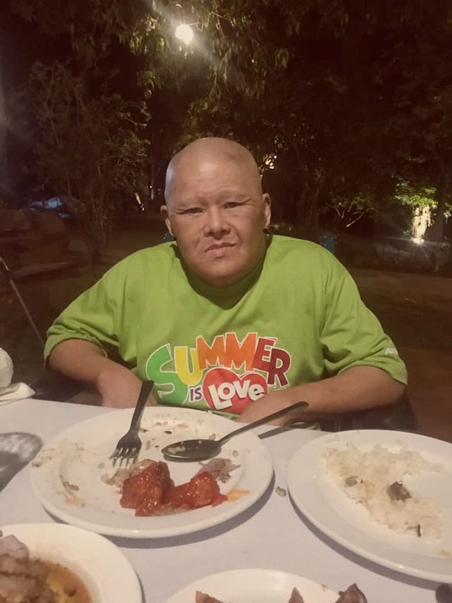 Ayah, tidak kata-kata yang bisa mengungkapkan betapa saya menyesal karena tidak menjadi anak perempuanmu. Saya minta maaf karena tidak membawamu ke pantai lebih sering atau saya tidak membawakanmu makanan dimsum favoritmu atau mengunjungimu lebih sering daripada yang seharusnya. Jika ada satu hal yang saya sesali, itu adalah menyembunyikanmu dari hidup saya karena saya masih anak kecil yang sama yang takut diejek. Tapi saya mencintaimu lebih dari yang kamu tahu, Ayah dan saya selalu terinspirasi olehmu. Saya terinspirasi pada seberapa besar kamu mencintai Tuhan dan membuat saya juga mencintai Tuhan dan kecerdasanmu yang luar biasa,” tulis Richie. Foto: dok. Richie Anne Castillo