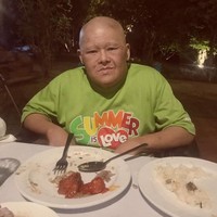 Ayah, tidak kata-kata yang bisa mengungkapkan betapa saya menyesal karena tidak menjadi anak perempuanmu. Saya minta maaf karena tidak membawamu ke pantai lebih sering atau saya tidak membawakanmu makanan dimsum favoritmu atau mengunjungimu lebih sering daripada yang seharusnya. Jika ada satu hal yang saya sesali, itu adalah menyembunyikanmu dari hidup saya karena saya masih anak kecil yang sama yang takut diejek. Tapi saya mencintaimu lebih dari yang kamu tahu, Ayah dan saya selalu terinspirasi olehmu. Saya terinspirasi pada seberapa besar kamu mencintai Tuhan dan membuat saya juga mencintai Tuhan dan kecerdasanmu yang luar biasa,” tulis Richie. Foto: dok. Richie Anne Castillo