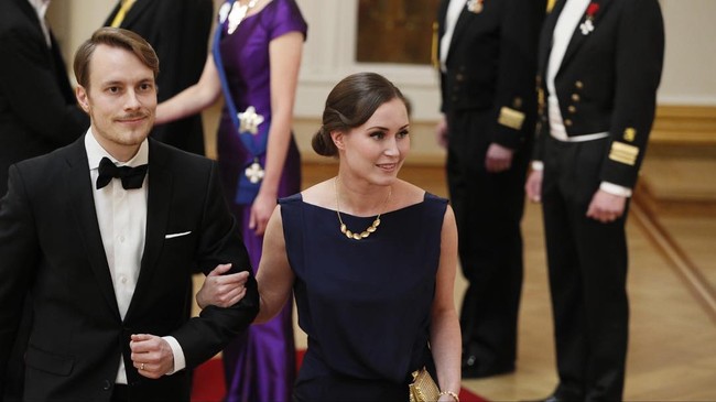 Wanita yang disebut pemimpin millennial generasi Instagam itu sering jadi perbincangan karena kepemimpinannya. Terkait keluarga, perdana menteri termuda dalam sejarah itu dilaporkan tengah merancang aturan agar ayah dan ibu di Finlandia mendapat jumlah cuti yang sama yakni selama tujuh bulan. Foto: Instagram @sannamarin