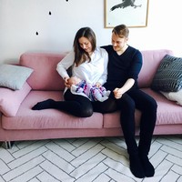 Bersama dengan Markus yang adalah seorang pemain bola, Sanna memiliki satu anak perempuan bernama Emma yang berusia dua tahun. Foto: Instagram @sanna marin