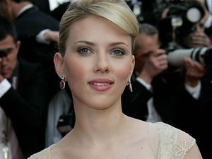Scarlett Johansson Tuntut Perusahaan AI yang Kloning Dirinya