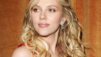 Penampilan Scarlett Johansson pada ajang Golden Globes 2006 dianggap jadi momen di mana ia tampil sangat seksi. Dok. Ist