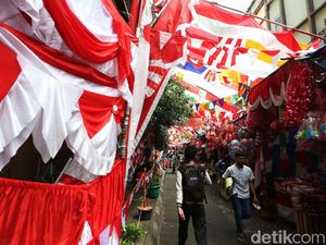 Semarak Merah Putih di Pasar Master Jatinegara