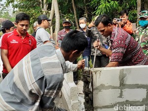 Robohnya Tembok Penutup Jalan Desa di Sragen