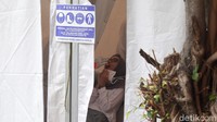 Tes swab merupakan proses pengambilan sampel lendir dari saluran pernapasan.