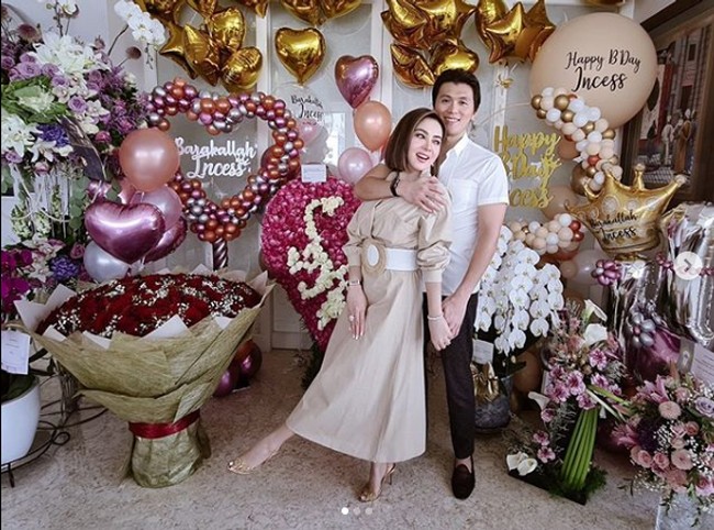 MashaAllah... Tabarakallah, Lots Of Love From Our Little Family ! demikian Syahrini menulis di keterangan foto perayaan ulang tahunnya yang diunggahnya ke Instagram Selasa (4/7/2020). Foto: Dok. Instagram @princessyahrini