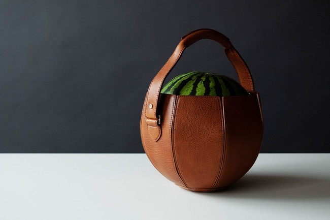 Proyek ini menggandeng sejumlah seniman yang memberi mereka kebebasan penuh untuk berkreasi dengan material kulit sebagai bahan utamanya. Foto: Dok. Tsuchiya Kaban