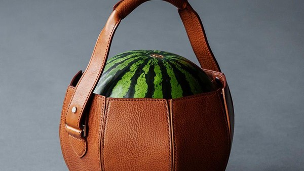 Foto: Tas Kulit Mewah Khusus untuk Bawa Buah Semangka Dikritik Netizen