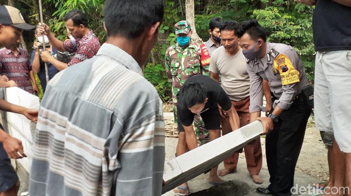 Tembok penutup akses jalan di Dukuh Ngledok, Desa Gading, Kecamatan Tanon, Sragen dibongkar