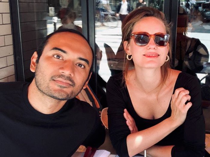 Valentine Payen, istri Ario Bayu.