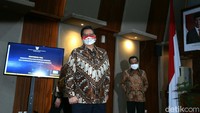 Bantuan sosial juga akan didorong hingga 2021. Lalu secara bertahap akan mulai dikurangi pada tahun 2022. Selain itu, usaha dan industri padat karya akan terus didorong hingga tahun 2022.