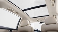 Makin menarik, karena terdapat fitur sunroof yang membuat nuansa kabin lega dan nyaman. Foto: GM Authority