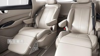 Pada kursi baris kedua sudah mengadopsi model captain seat yang dilengkapi dua sandaran lengan. Kursi independen di baris kedua ini juga menawarkan pengalaman kelas satu, karena dapat digeser, disetel kerebahannya, dan juga diperpanjang secara elektrik. Foto: GM Authority