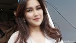 Penampilan Ayu Ting Ting dengan Busana Menerawang