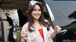 Penampilan Ayu Ting Ting dengan Busana Menerawang