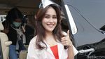 Penampilan Ayu Ting Ting dengan Busana Menerawang
