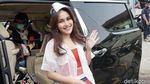 Penampilan Ayu Ting Ting dengan Busana Menerawang