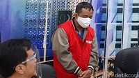 Ia pun mengatakan Kejari Cilacap telah melakukan penyidikan terhadap AY sejak 25 September 2018. Namun dalam prosesnya terhenti setelah AY ditetapkan dalam daftar pencarian orang (DPO) hingga akhirnya buron kasus korupsi senilai Rp 4 miliar itu ditangkap di Sleman, DIY, kemarin.