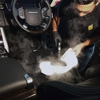 Cara membersihkan jok mobil yang sudah berumur