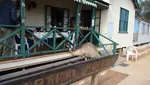 Duel Hotel Yaraka Vs Burung Emu yang Rakus