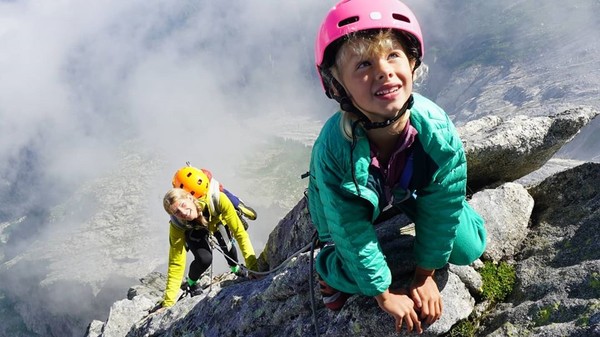 Berkat pencapaiannya ini, Jackson dinobatkan sebagai pendaki termuda yang berhasil mencapai puncak dengan bantuan ibunya. Sementara Freya menjadi pendaki termuda yang mampu mendaki tanpa bantuan. (Foto: Instagram @leo_houlding) Berkat pencapaiannya ini, Jackson dinobatkan sebagai pendaki termuda yang berhasil mencapai puncak dengan bantuan ibunya. Sementara Freya menjadi pendaki termuda yang mampu mendaki tanpa bantuan. (Foto: Instagram @leo_houlding)