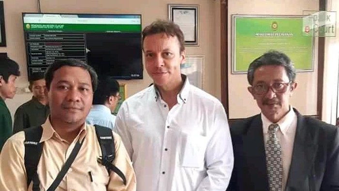 Frank Amado dan Tim Pengacara