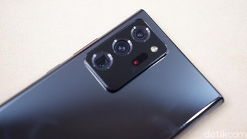 Galaxy Note 20 Ultra mengusung kamera utama 108 MP, kamera wide 12 MP dan kamera telephoto periskop 13 MP  Foto: Adi Fida Rahman/detikINET