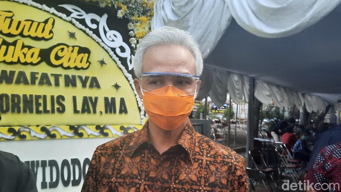 Ganjar Pranowo di rumah duka Cornelis Lay, Sleman, Rabu (5/8/2020).