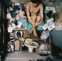 Sim Kyu Dong menceritakan bahwa kamar-kamar Goshiwon sangatlah kecil dan biasanya hanya digunakan untuk tidur dan belajar. Hunian ini jadi pilihan mereka yang benar-benar ingin menghemat biaya hidup seminimal mungkin karena tidak perlu membayar deposit. Foto: dok. Brightside, Instagram/@simkyudong