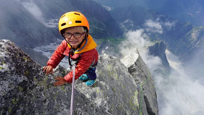 Hebat, Bocah 3 Tahun Taklukan Gunung Setinggi 3.000 Meter
